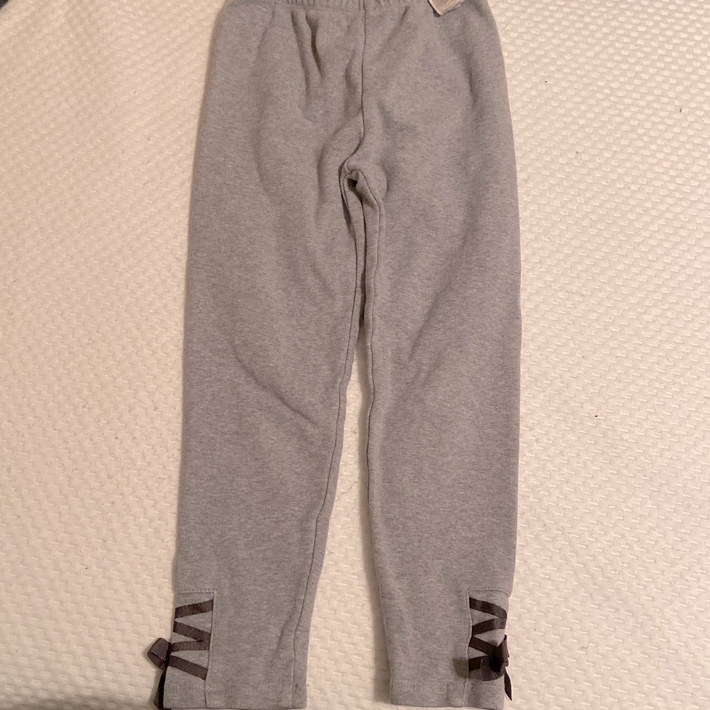 Girl’s gray leggings with bow design on the side